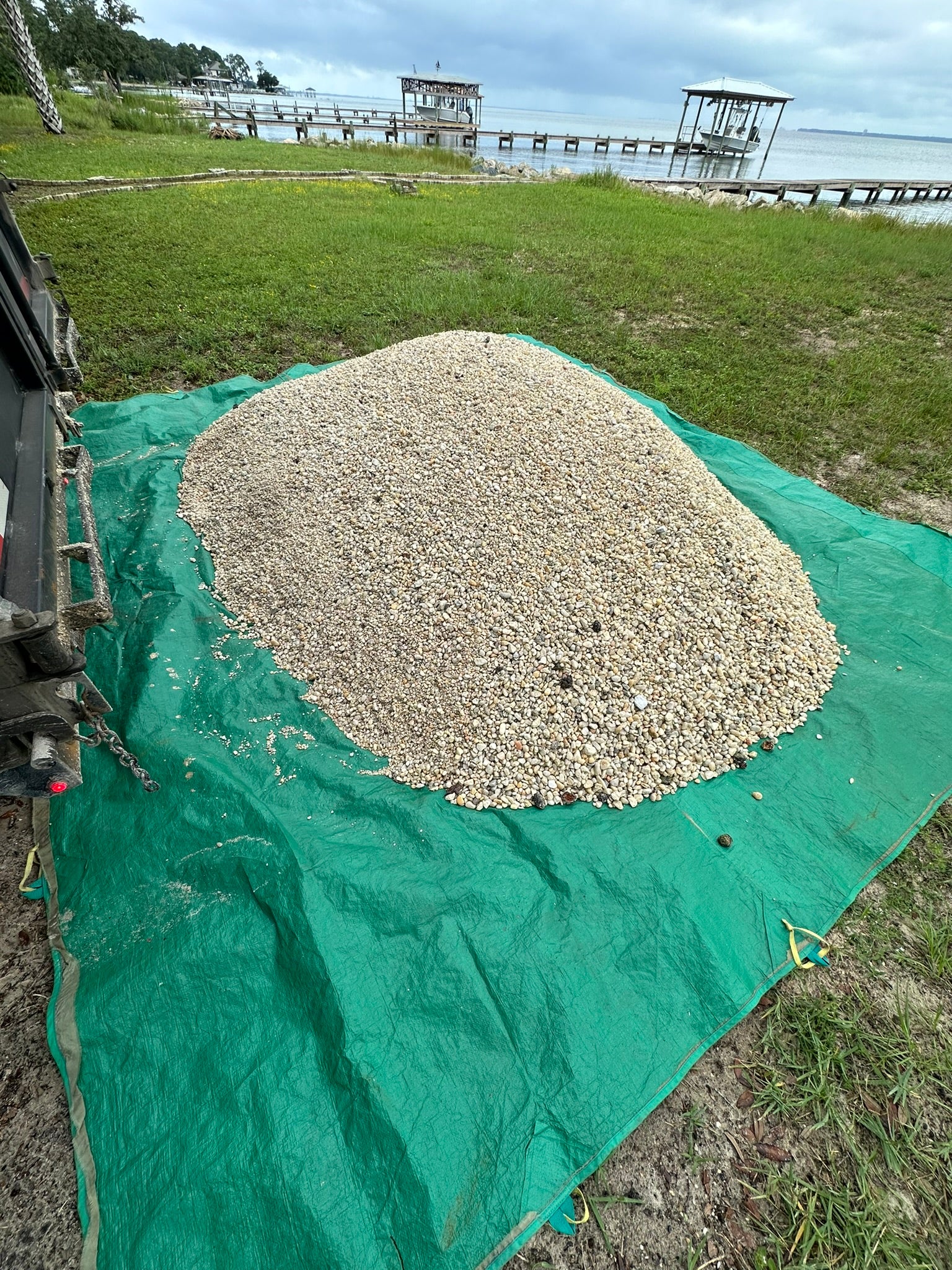White Small River Rock {1 TON}
